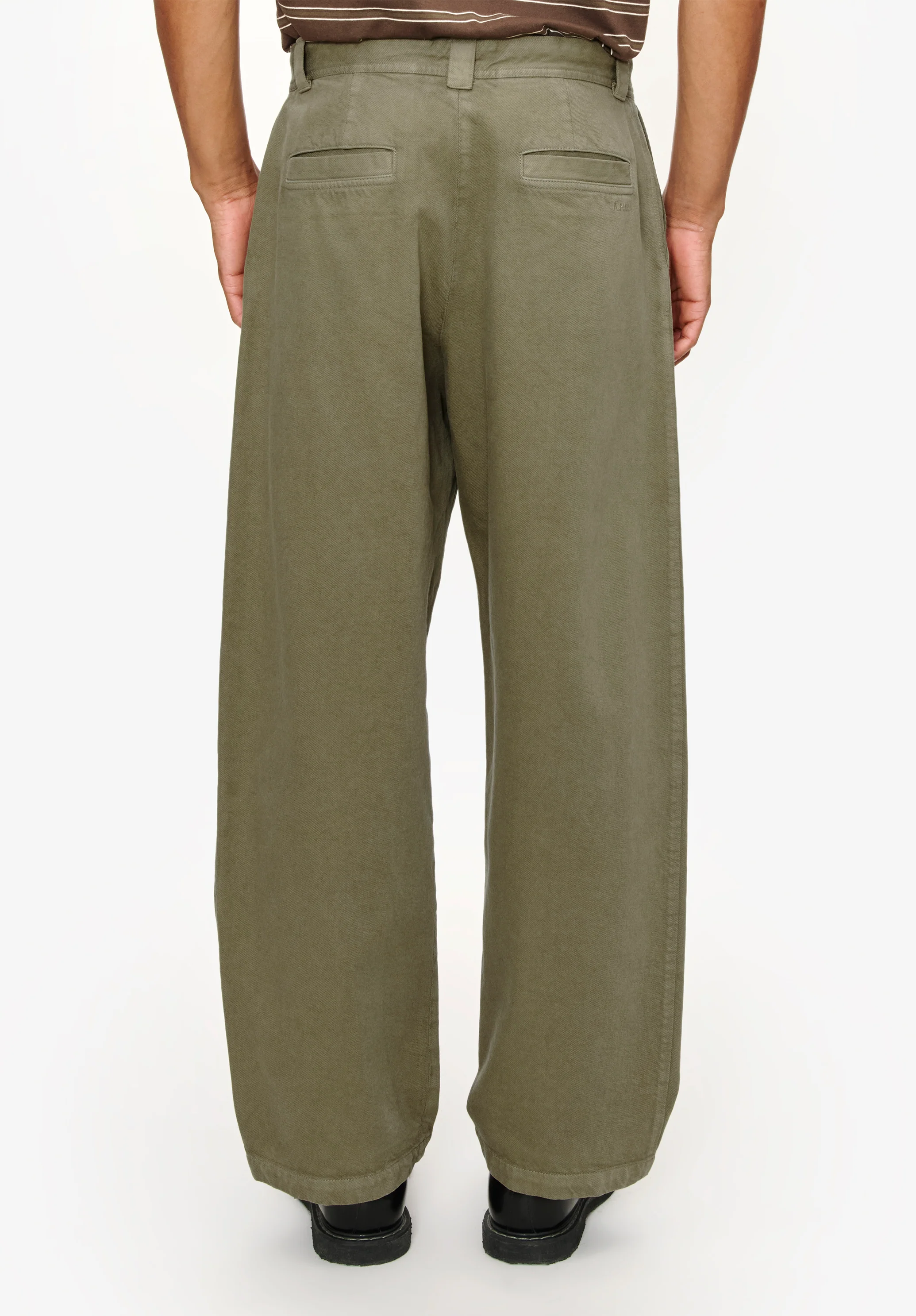 Dan Chinos - Image 5